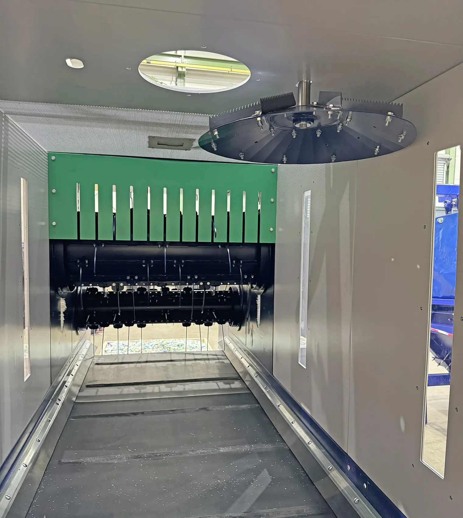 Zásobníky, bunkry, posuvná dna, speciální dodávky z12