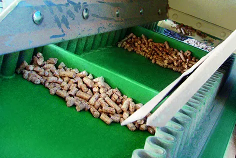 Dopravníky na brikety, pelety, granule, piliny, štěpku – realizace Bluetech, foto 3